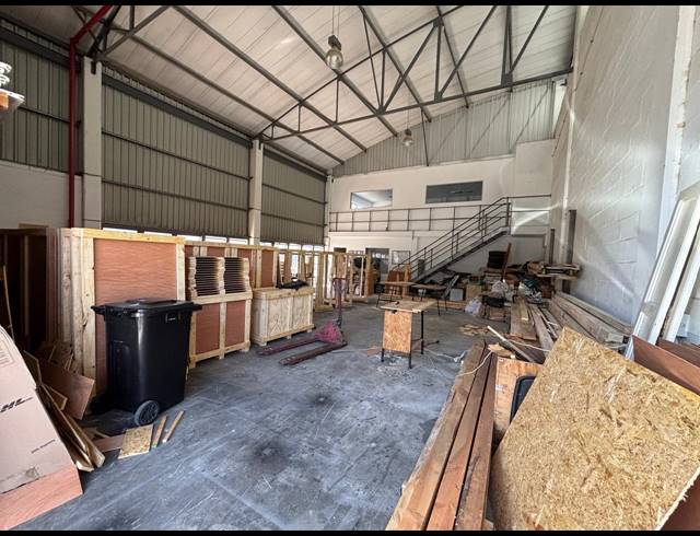 325M² WAREHOUSE TO LET IN AIRPORT INDUSTRIA